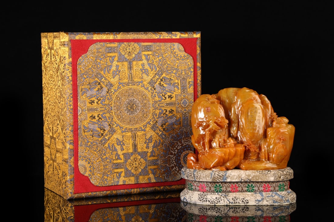 An Exquisite Shoushan Stone Rockery Ornament: An Exquisite Shoushan Stone Rockery Ornament Qing Dynasty, China Size:13cmx16cm Weight:2842g (The Dimensions Of All Batches Are Manually Measured.If You Need More Detailed Information, Please Contact 