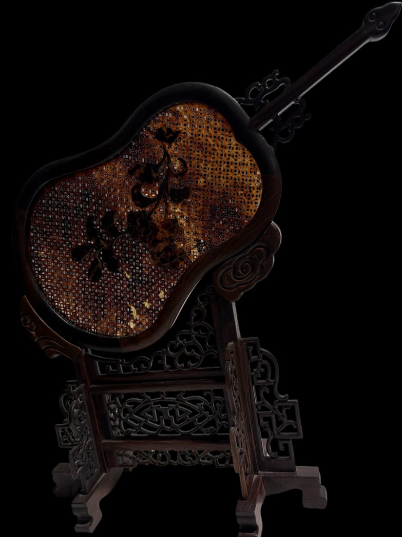 An Exquisite Redwood Flower Pattern Ornament - 2