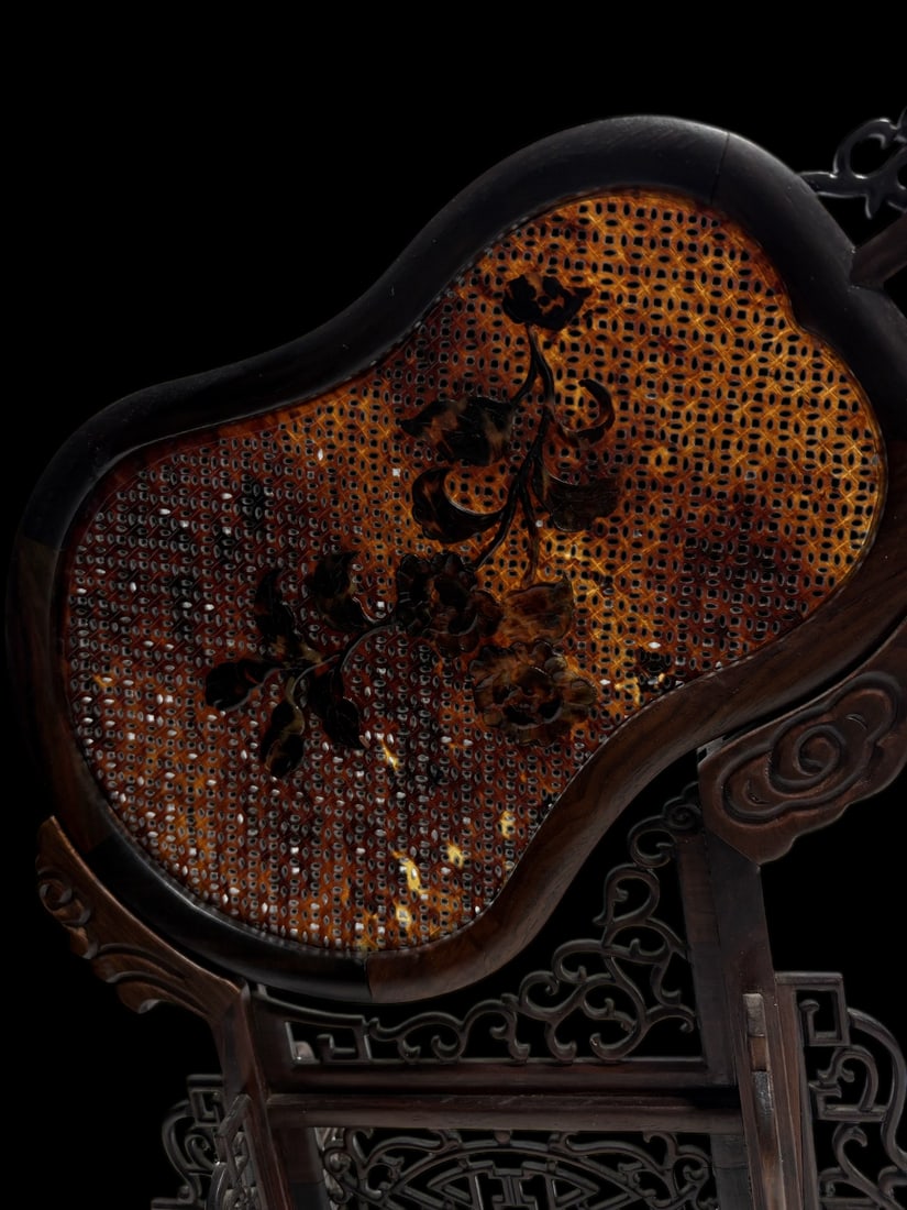 An Exquisite Redwood Flower Pattern Ornament - 3
