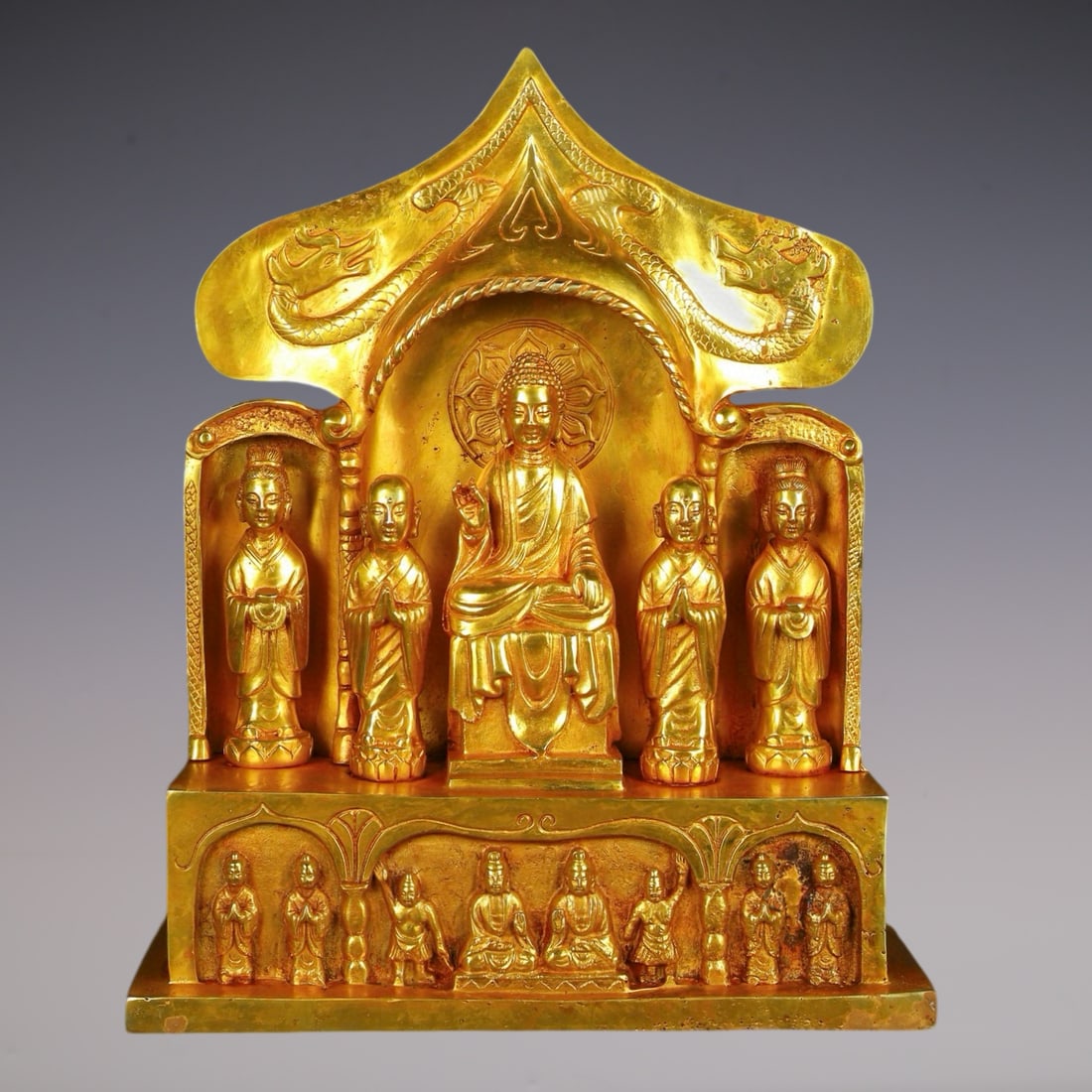An Exquisite Gilt Bronze Buddha Statue: An Exquisite Gilt Bronze Buddha Statue N.Wei , China Size:33cmx40cm Weight:7650g (The Dimensions Of All Batches Are Manually Measured.If You Need More Detailed Information, Please Contact Our Customer