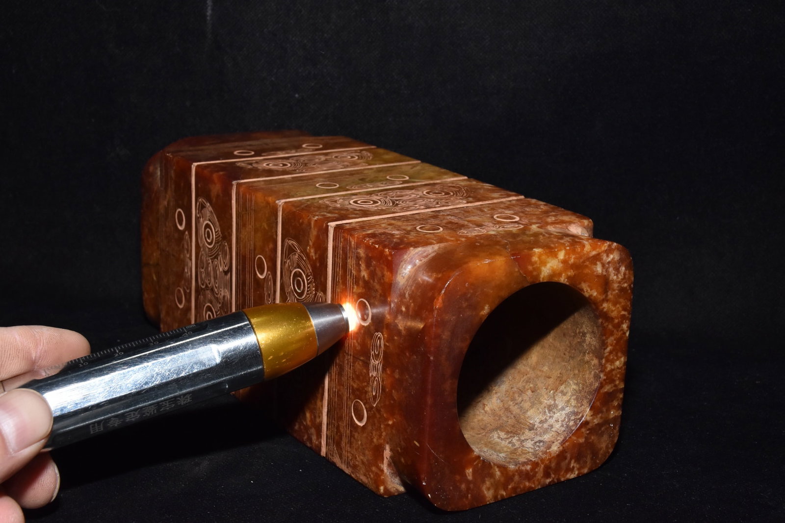 An Exquisite Hemo Jade Ornament - 7