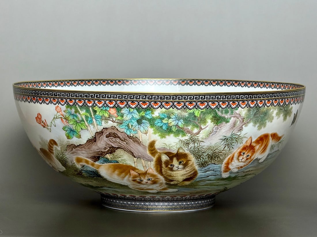 An Exquisite Ink Color Painted Gold Animal Pattern with poem Bowl: An Exquisite Ink Color Painted Gold Animal Pattern with poem Bowl Qing Dynasty, China Qianlong Four-character Mark Size:15.2cmx37cm (The Dimensions Of All Batches Are Manually Measured.If You Need