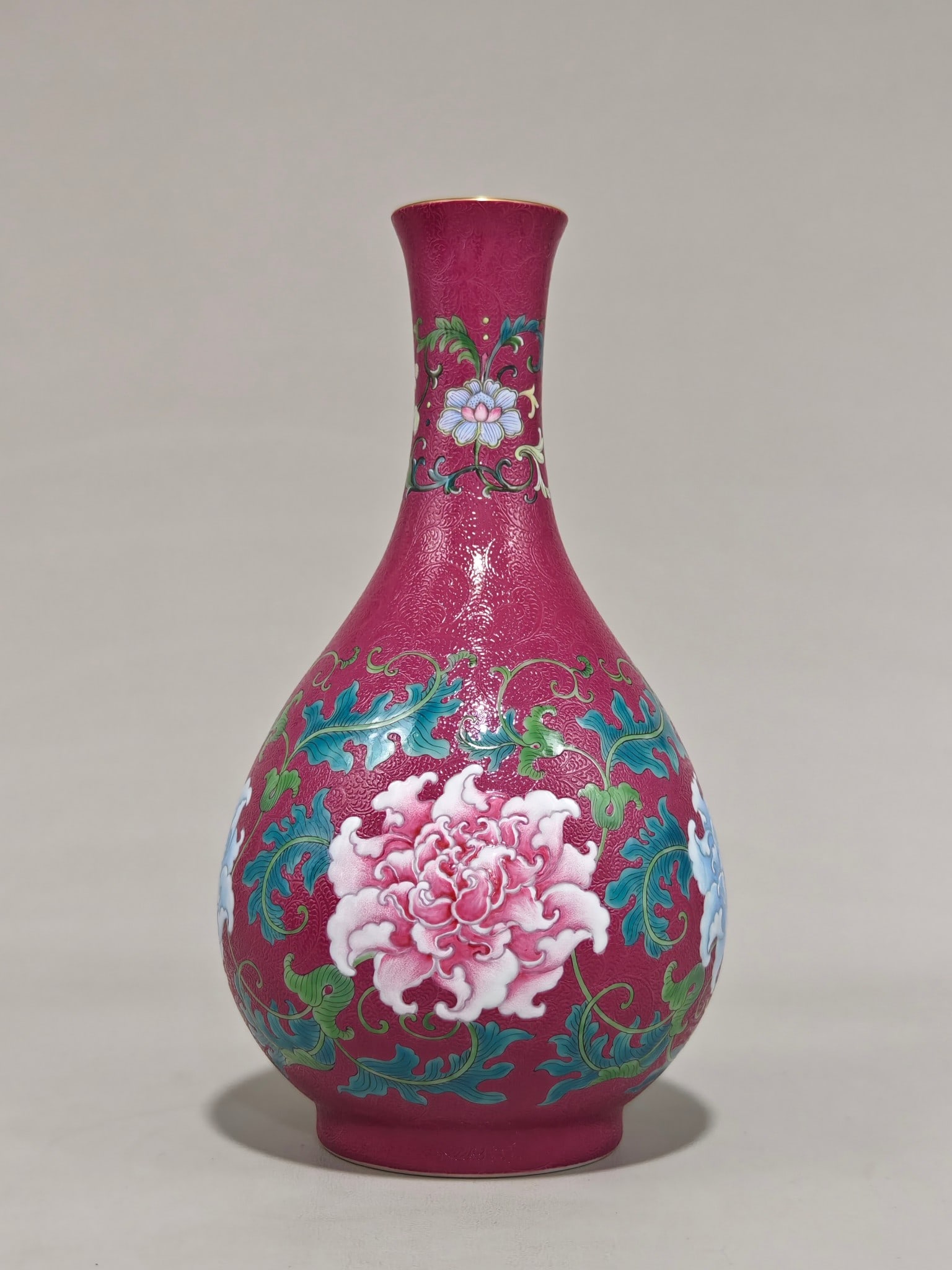 An Exquisite Enamel Ruby Red-Glazed Lotus Pattern Vase - 2