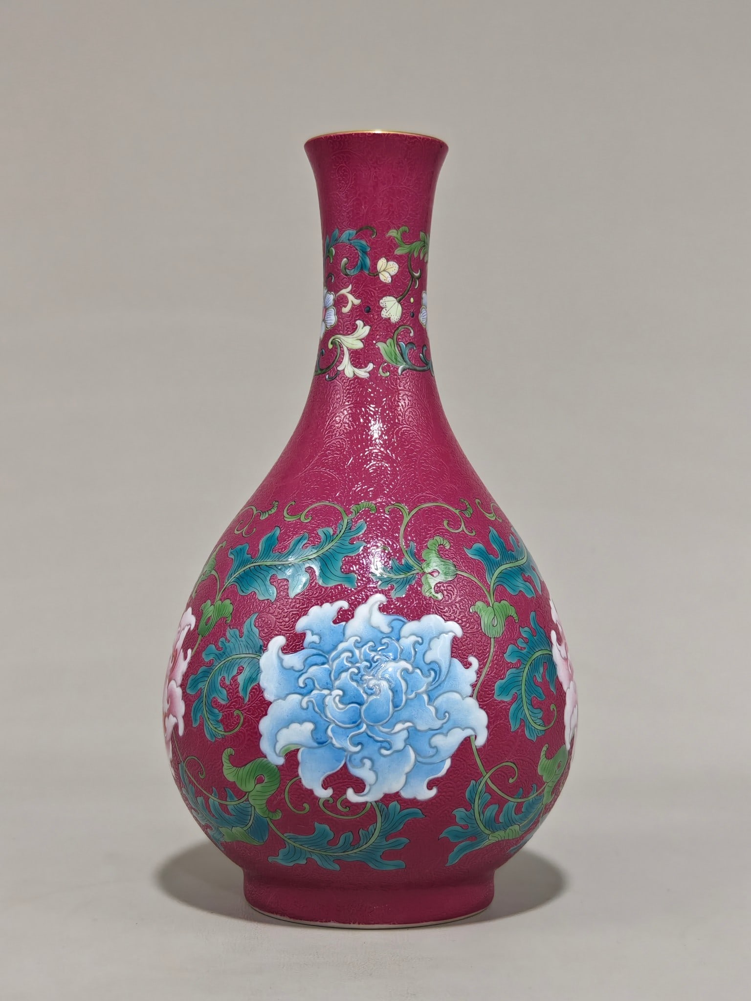 An Exquisite Enamel Ruby Red-Glazed Lotus Pattern Vase - 3