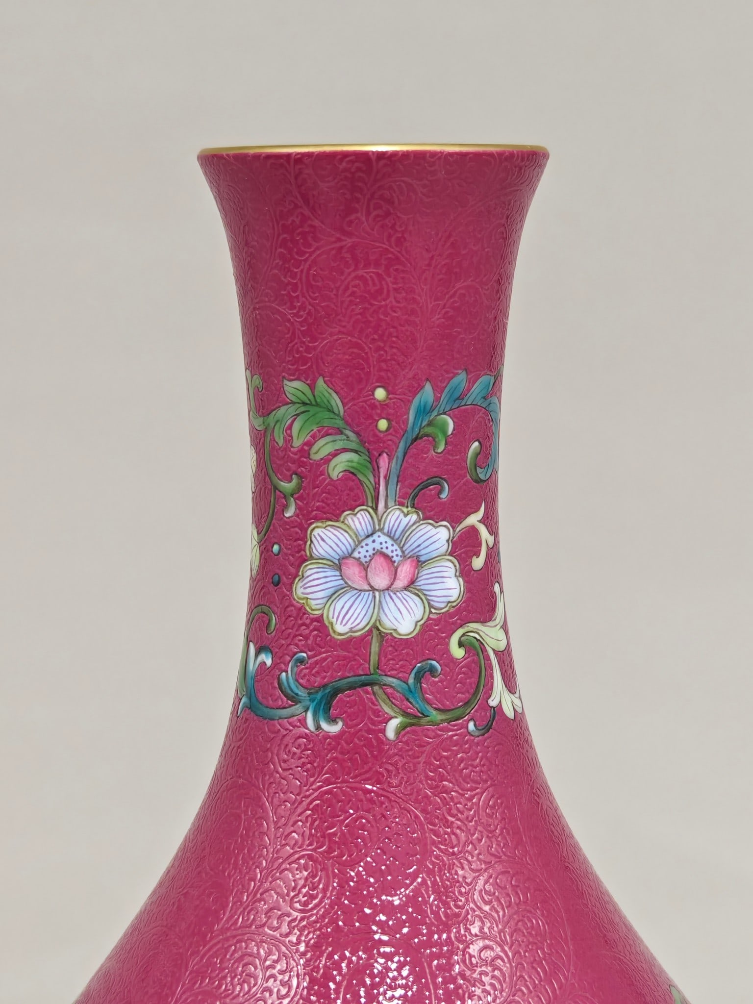 An Exquisite Enamel Ruby Red-Glazed Lotus Pattern Vase - 4
