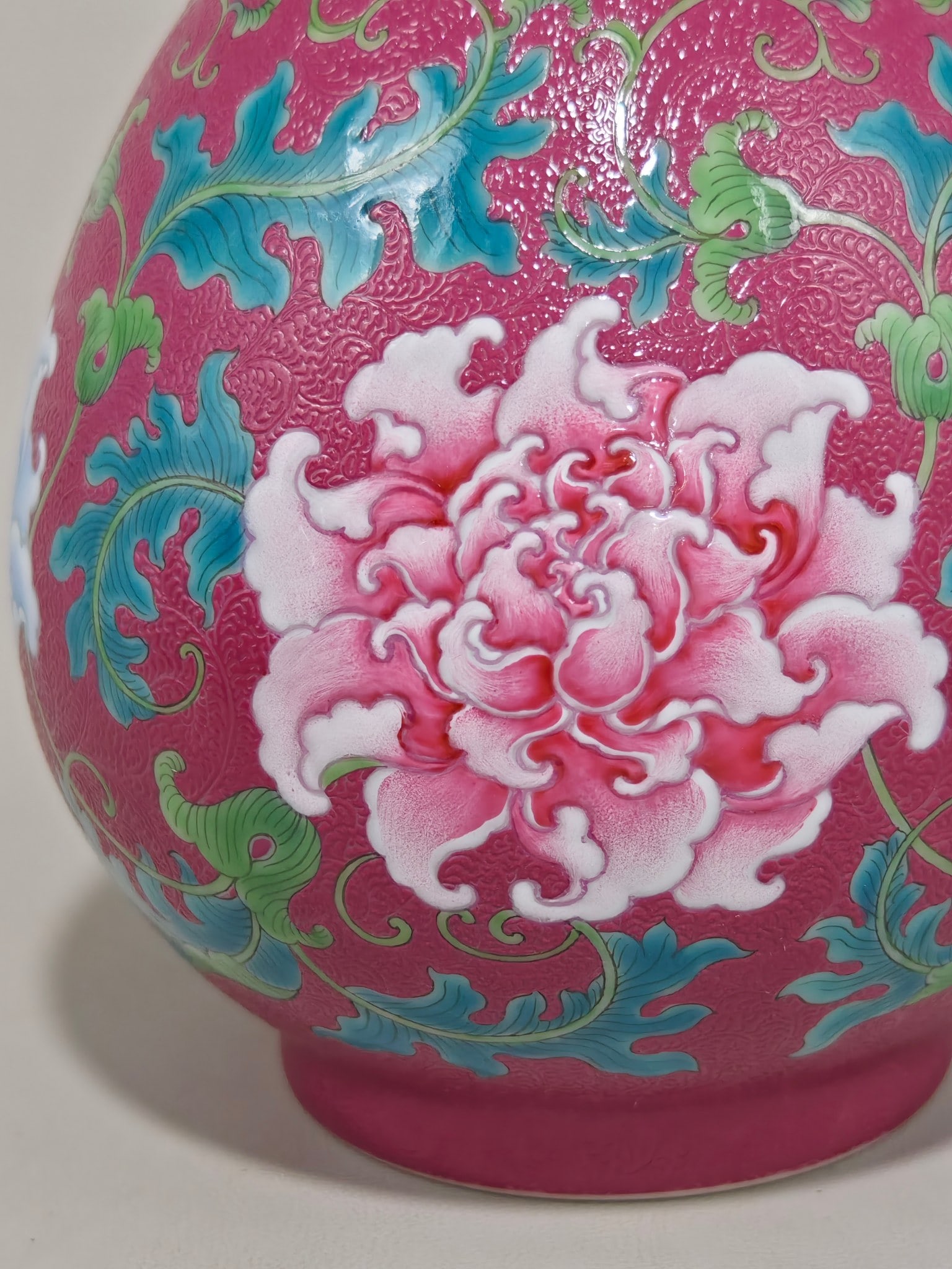 An Exquisite Enamel Ruby Red-Glazed Lotus Pattern Vase - 5