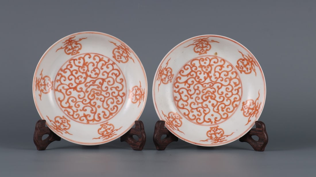A Pair of Exquisite Iron-Red Plate: A Pair of Exquisite Iron-Red Plate Qing Dynasty, China Tongzhi Six-character Mark Size:3.2cmx14.1cm (The Dimensions Of All Batches Are Manually Measured.If You Need More Detailed Information, Please