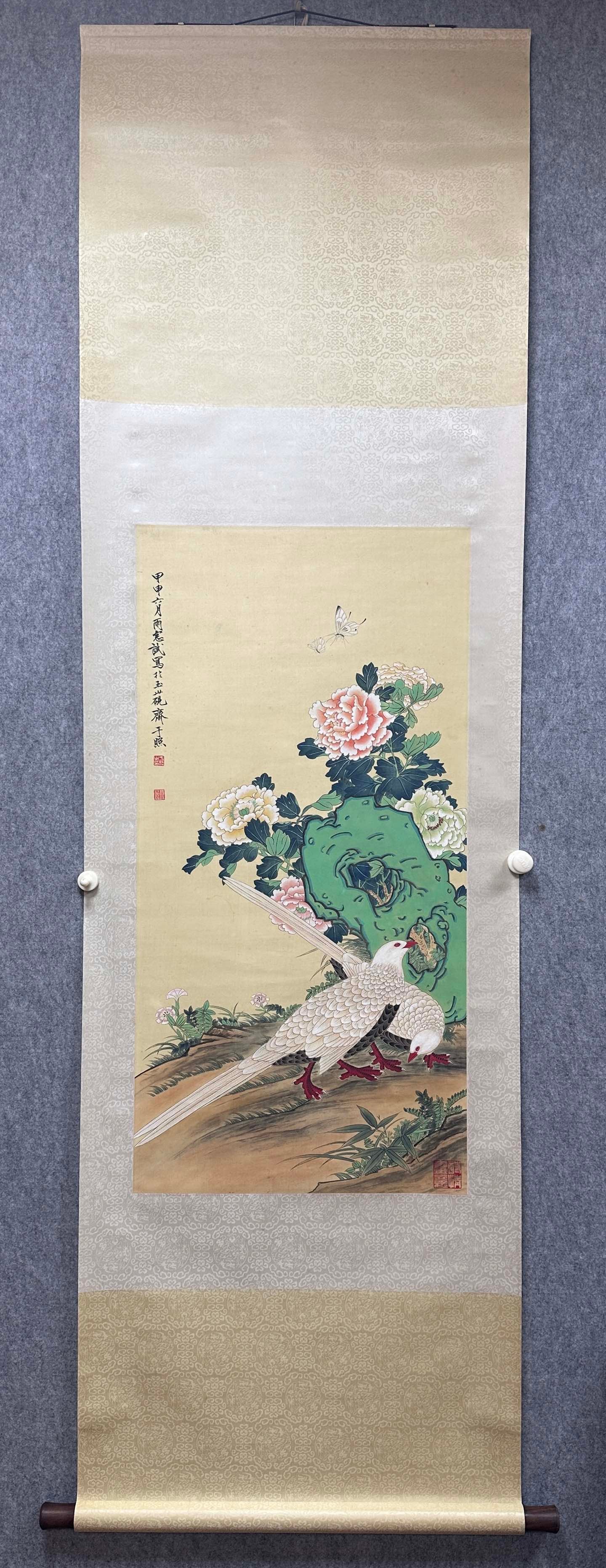 A Chinese Vertical Scroll Ink Painting of Flower and Bird on Silk: A Chinese Vertical Scroll Ink Painting of Flower and Bird on Silk Yu feian Without frame Size:48cmx97cm (The Dimensions Of All Batches Are Manually Measured.If You Need More Detailed Information, Plea