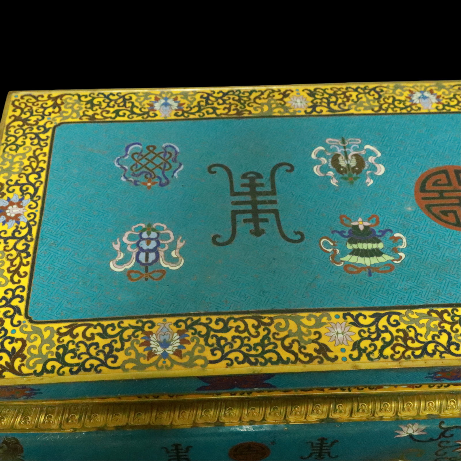 An Exquisite Cloisonne Beast-Face Pattern Bats and Peach Pattern Eight Treasures Pattern Table - 3