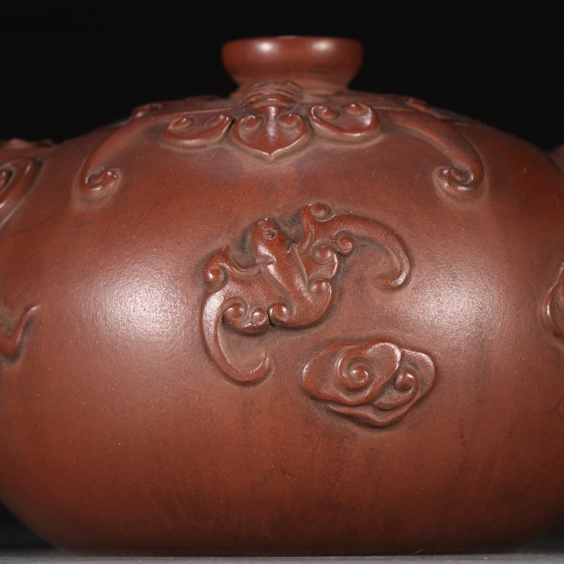 An Exquisite Purple Sands Bats Pattern Teapot - 2