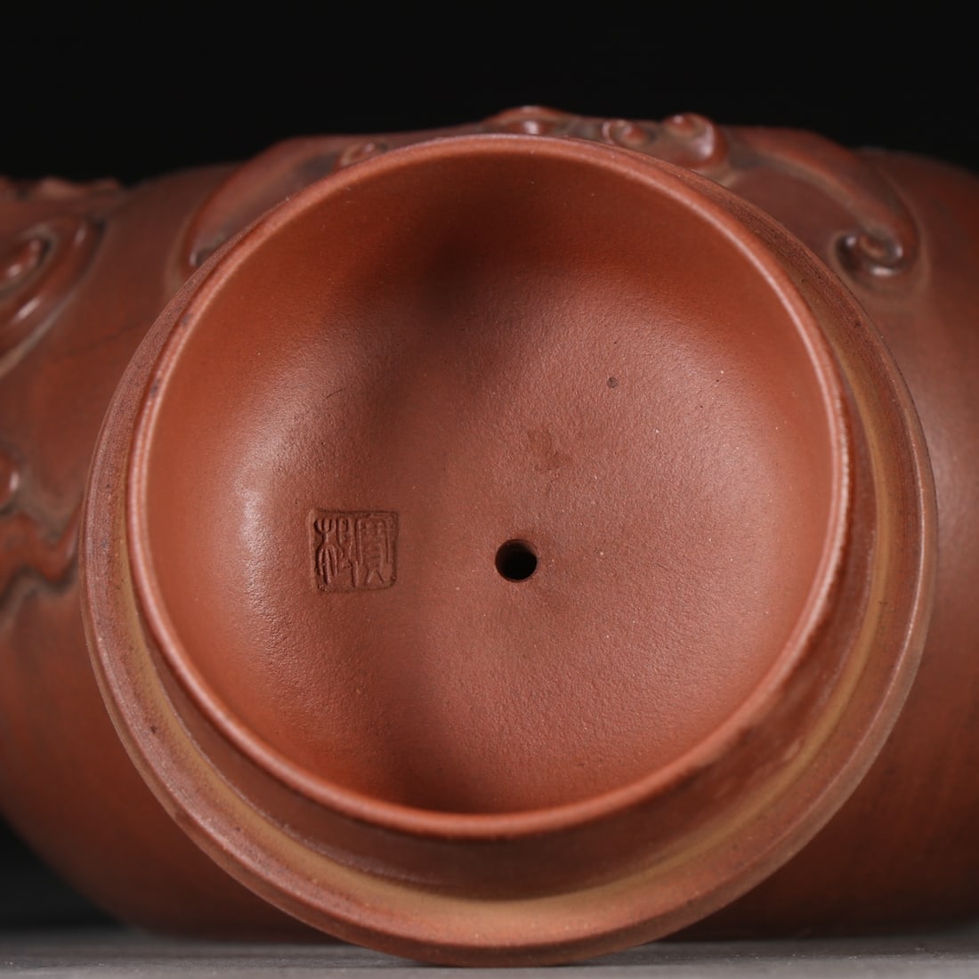 An Exquisite Purple Sands Bats Pattern Teapot - 3