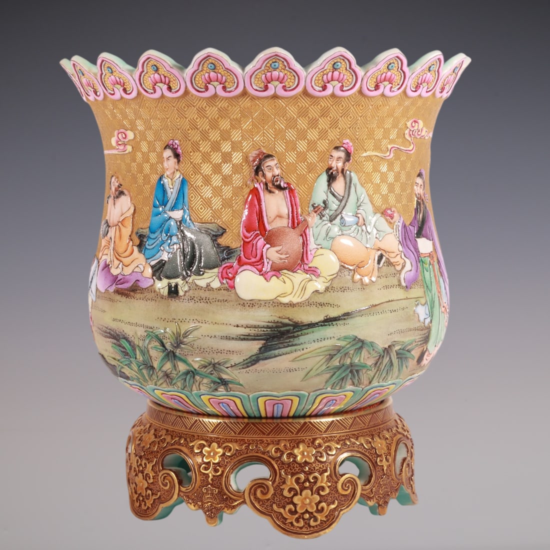 An Exquisite Enamel Character and Story Pattern Basin: An Exquisite Enamel Character and Story Pattern Basin Qing Dynasty, China Qianlong Six-character Mark Size:18.5cmx17.5cm (The Dimensions Of All Batches Are Manually Measured.If You Need More Detailed