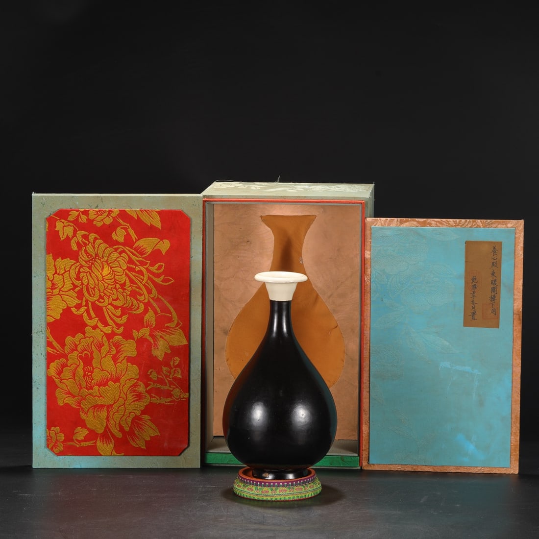 An Exquisite Yaozhou yao Vase: An Exquisite Yaozhou yao Vase Song Dynasty, China Size:29.5cmx16cm (The Dimensions Of All Batches Are Manually Measured.If You Need More Detailed Information, Please Contact Our Customer Service