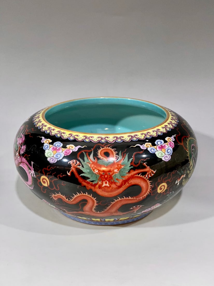 An Exquisite Famille-Rose Painted Gold Dragon Pattern Brush Washer: An Exquisite Famille-Rose Painted Gold Dragon Pattern Brush Washer Qing Dynasty, China Qianlong Four-character Mark Size:10.3cmx20cm (The Dimensions Of All Batches Are Manually Measured.If You Need