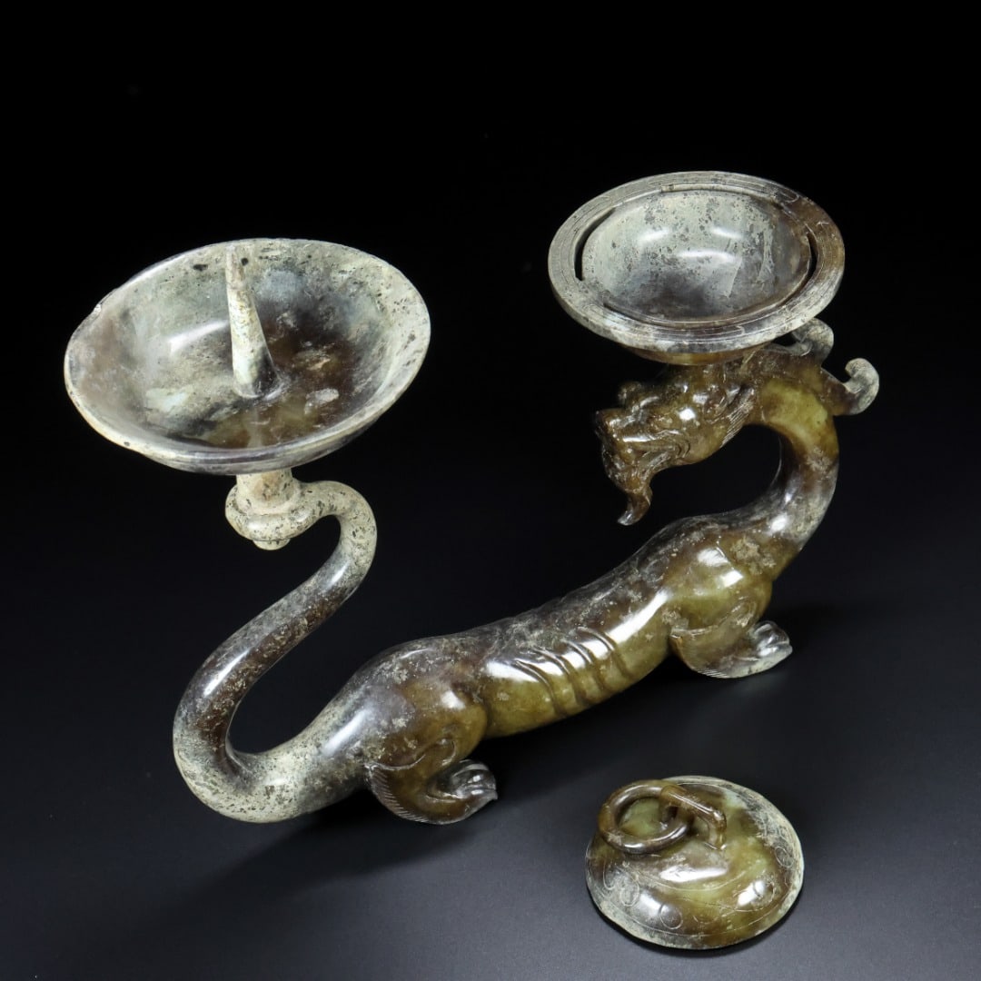An Exquisite White Jade Dragon-Shaped Candlestick - 3