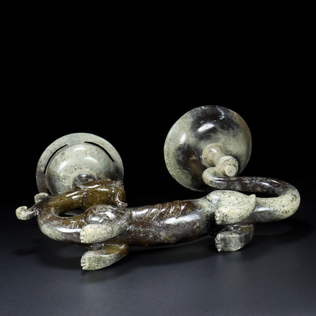 An Exquisite White Jade Dragon-Shaped Candlestick - 9