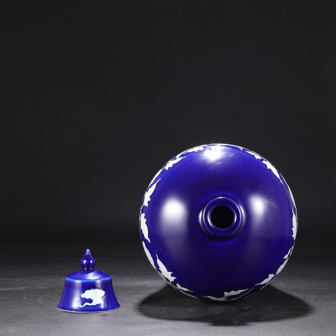 An Exquisite Ji Blue Glazed Lotus Pattern Phoenix Pattern Vase - 4
