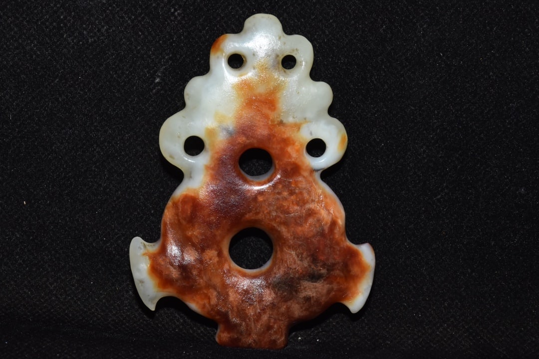 An Exquisite Hemo Jade Pendant: An Exquisite Hemo Jade Pendant Hong Shan Culture Size:7cmx8.5cm Weight:50g (The Dimensions Of All Batches Are Manually Measured.If You Need More Detailed Information, Please Contact Our Customer