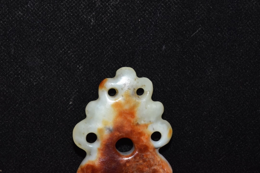 An Exquisite Hemo Jade Pendant - 2