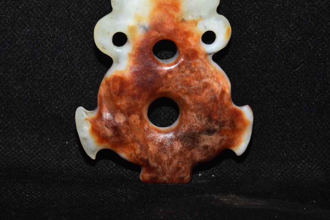 An Exquisite Hemo Jade Pendant - 3