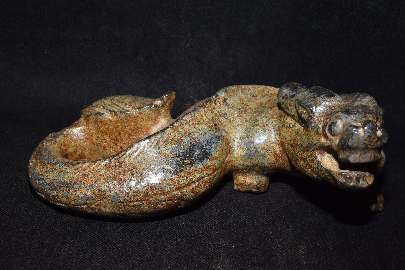 An Exquisite Yun Stone Dragon Ornament: An Exquisite Yun Stone Dragon Ornament Hongshan Culture Size:21cmx13cm Weight:1440g (The Dimensions Of All Batches Are Manually Measured.If You Need More Detailed Information, Please Contact Our