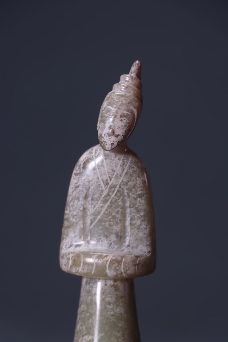 An ancient jade figurine - 2
