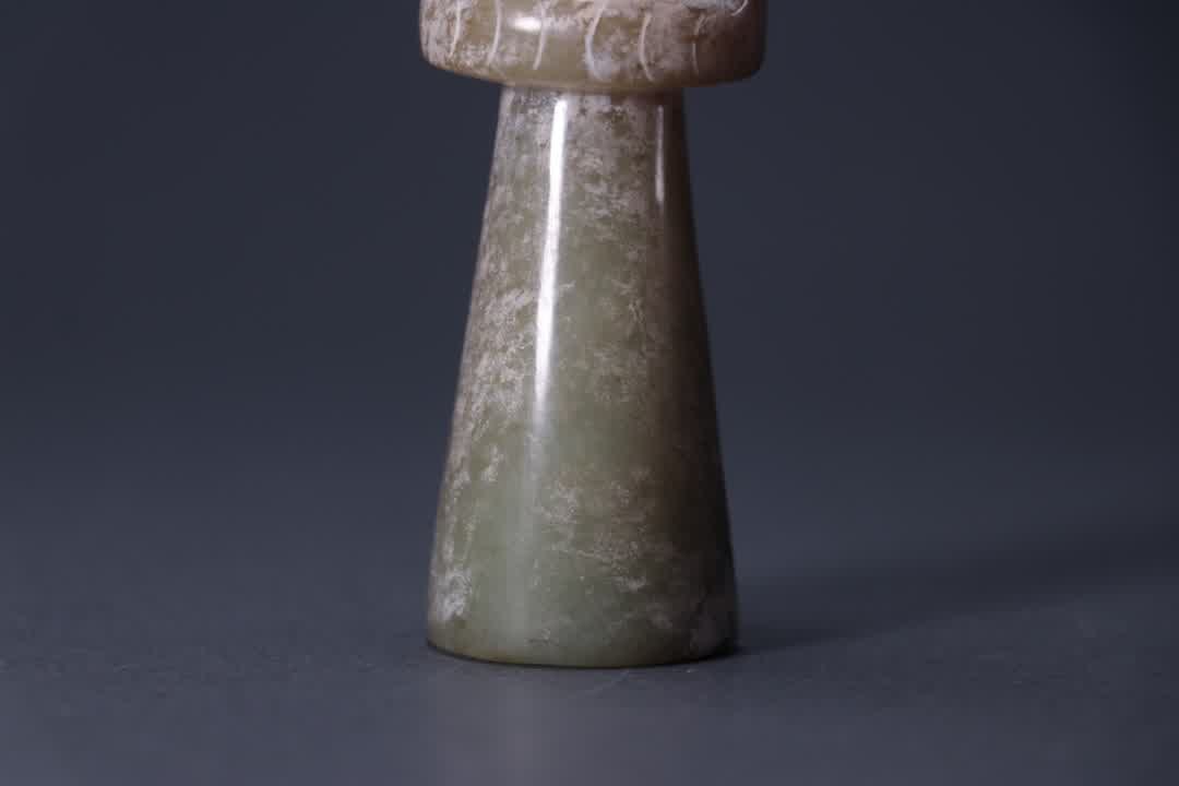 An ancient jade figurine - 3