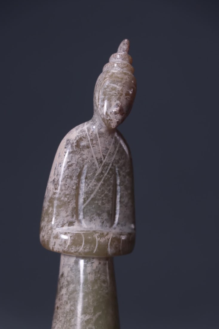 An ancient jade figurine - 5