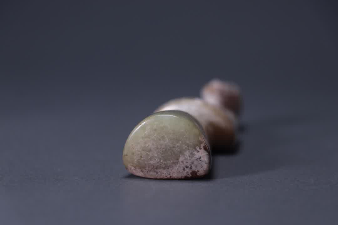 An ancient jade figurine - 9