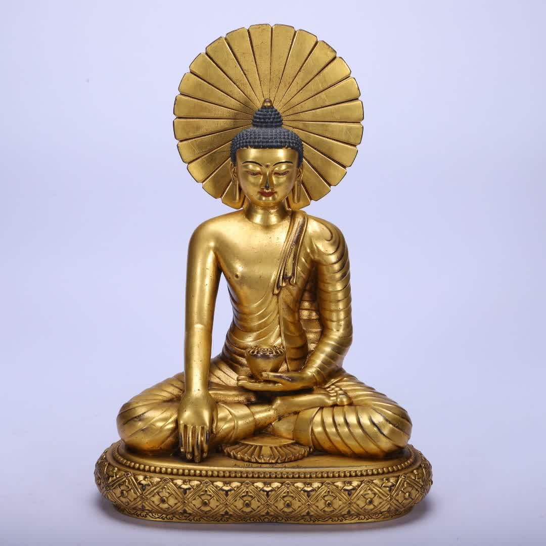A bronze gilt Buddha statue of the Qing Dynasty: Qing Dynasty copper gilt Buddha statue SIZE: L:17cm W:12cm H:24cm W:1800g (The Dimensions Of All Batches Are Manually Measured.If You Need More Detailed Information, Please Contact Our Customer