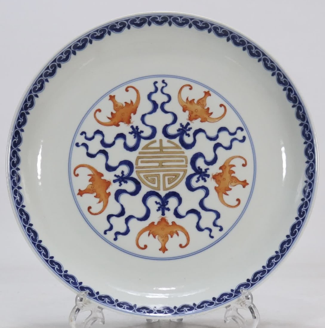 A Qing Dynasty Qianlong year blue and white alum red five-blessing longevity plate: Qing Dynasty Qianlong year blue and white alum red five blessings to hold the birthday plate SIZE: H: 4.5cm mouth 27.5cm (The Dimensions Of All Batches Are Manually Measured.If You Need More Detailed