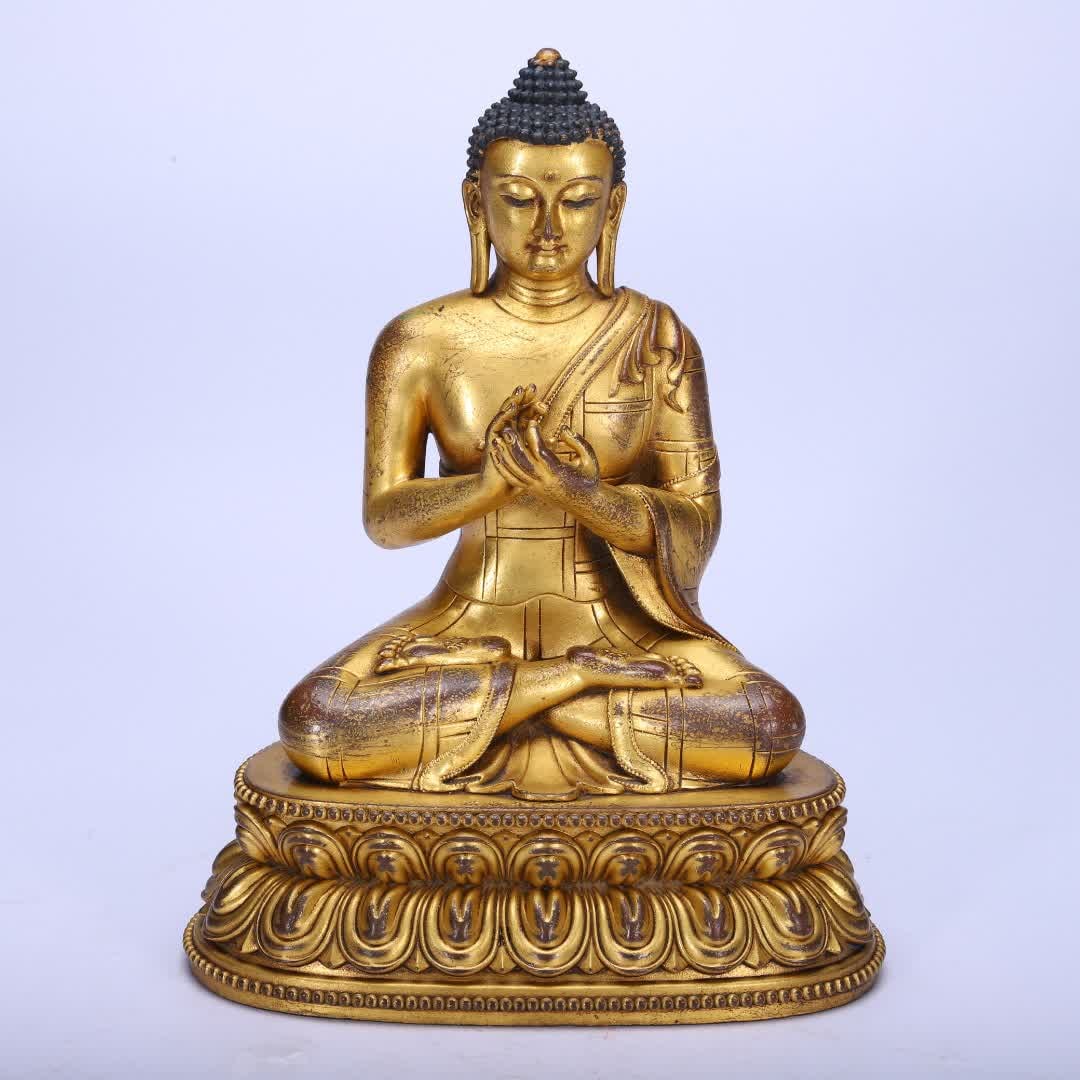 A bronze gilt Buddha statue of the Qing Dynasty: Qing Dynasty copper gilt Buddha statue SIZE: L:16cm W:11cm H:21cm W:1490g (The Dimensions Of All Batches Are Manually Measured.If You Need More Detailed Information, Please Contact Our Customer