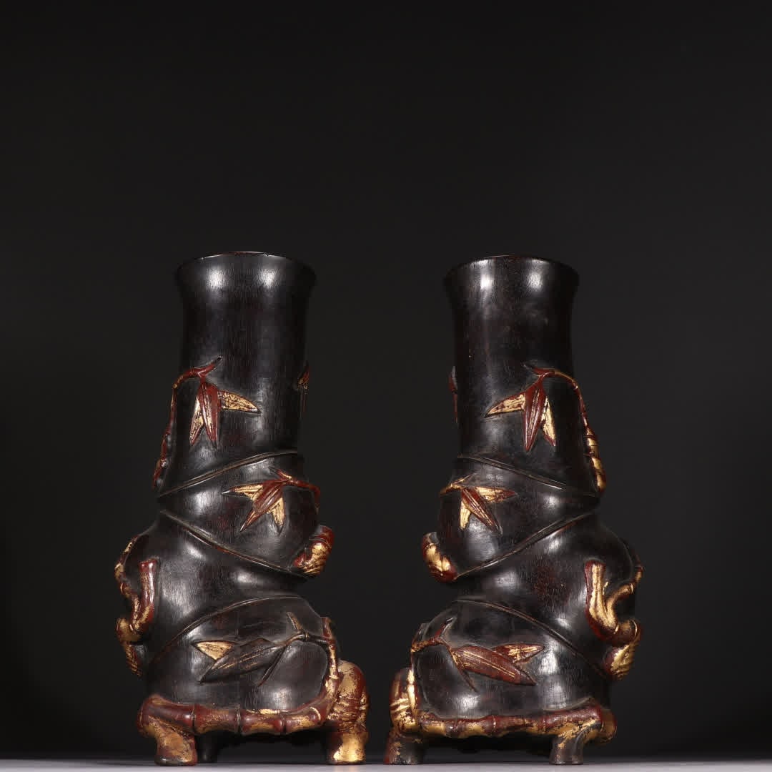 A pair of Qing Dynasty rosewood gilded bamboo pattern flowers: A pair of Qing Dynasty rosewood gold-painted bamboo pattern flowers SIZE: H: 22cm W: 9.5cm Single W: 636.6g (The Dimensions Of All Batches Are Manually Measured.If You Need More Detailed Information,