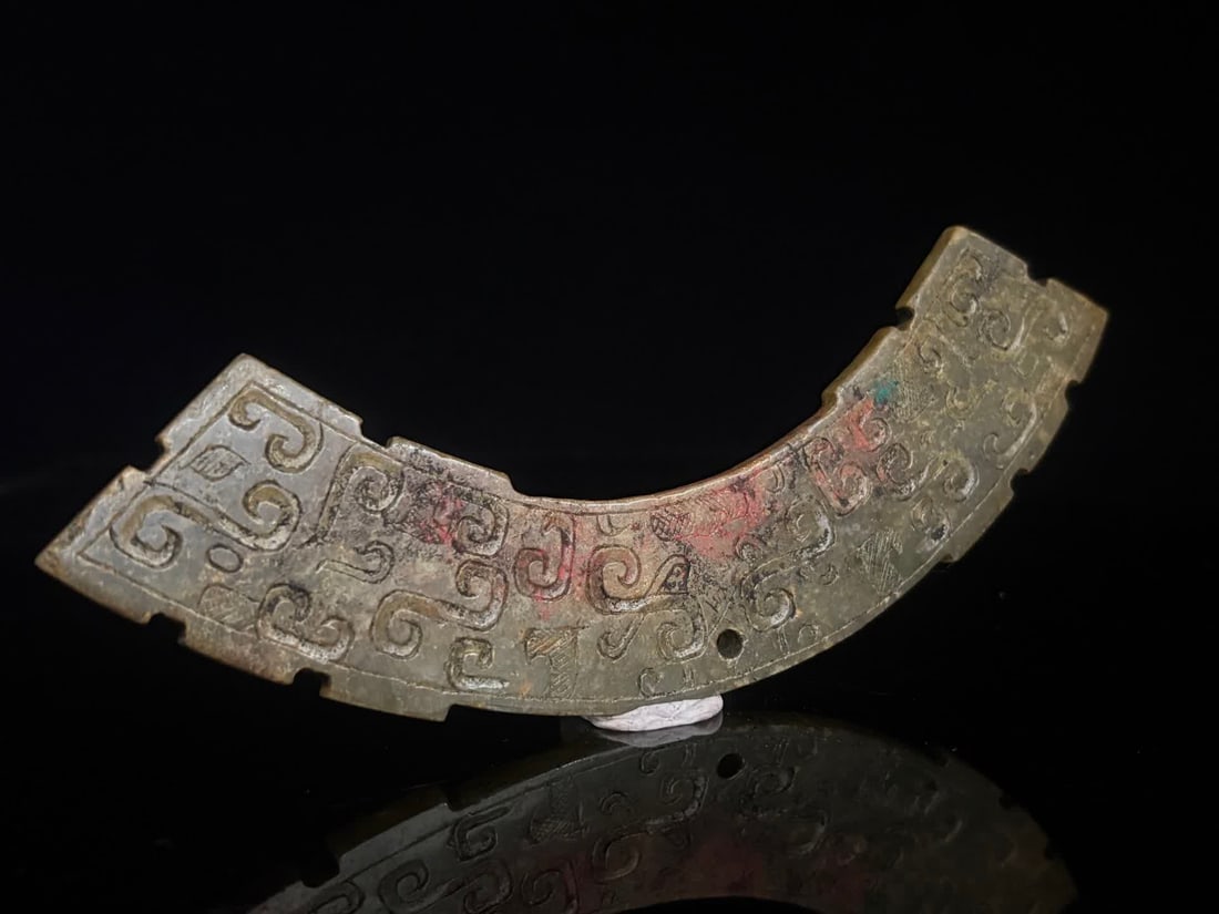 A Han Dynasty dragon pattern jade huang - 4