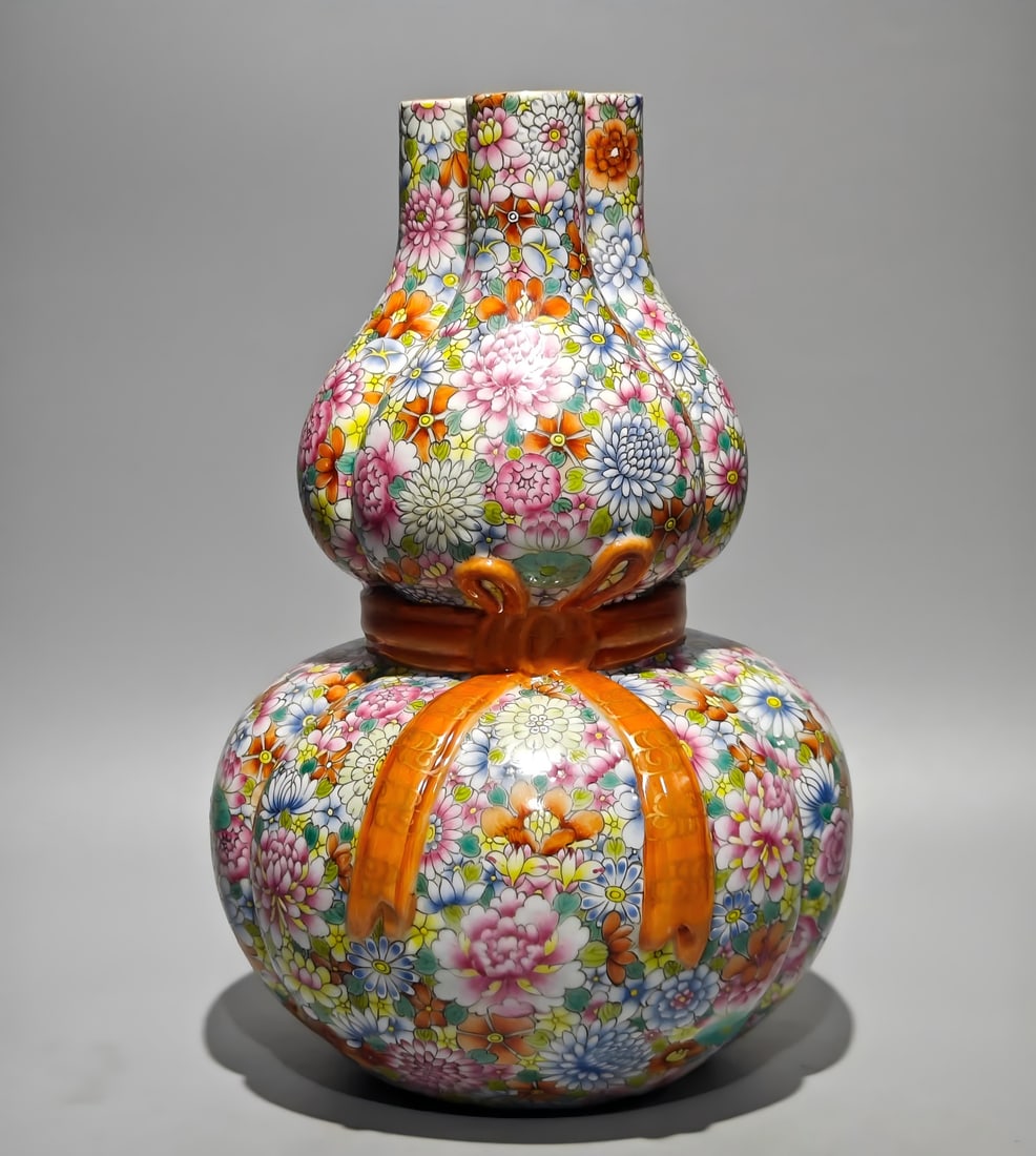 A three-barreled gourd bottle made in the Qianlong period of the Qing Dynasty: Qianlong year of the Qing Dynasty pastel kaleidoscope ribbon three-barreled gourd bottle SIZE: H:25cm W:17cm (The Dimensions Of All Batches Are Manually Measured.If You Need More Detailed