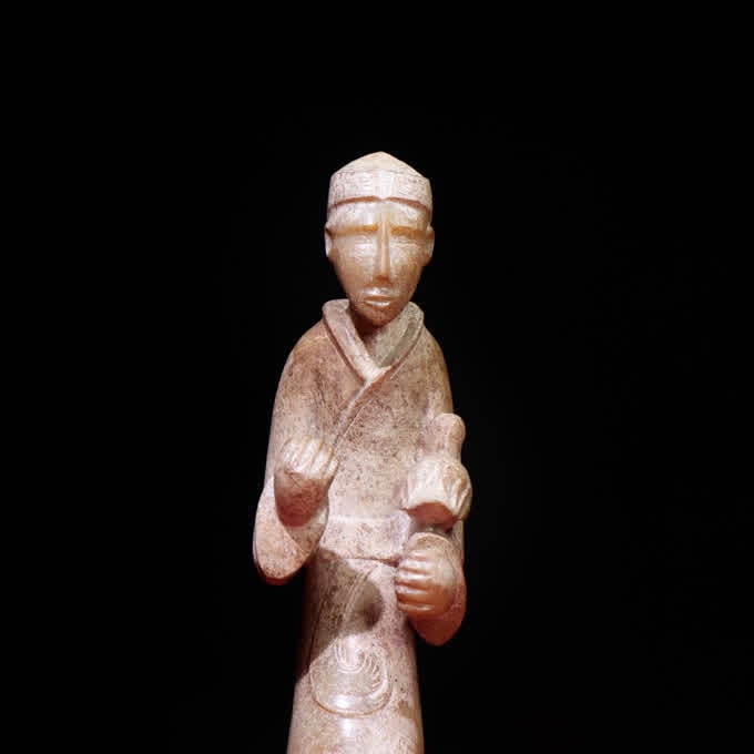 A Han Dynasty jade bird tamer - 2