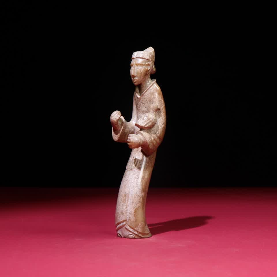 A Han Dynasty jade bird tamer - 4