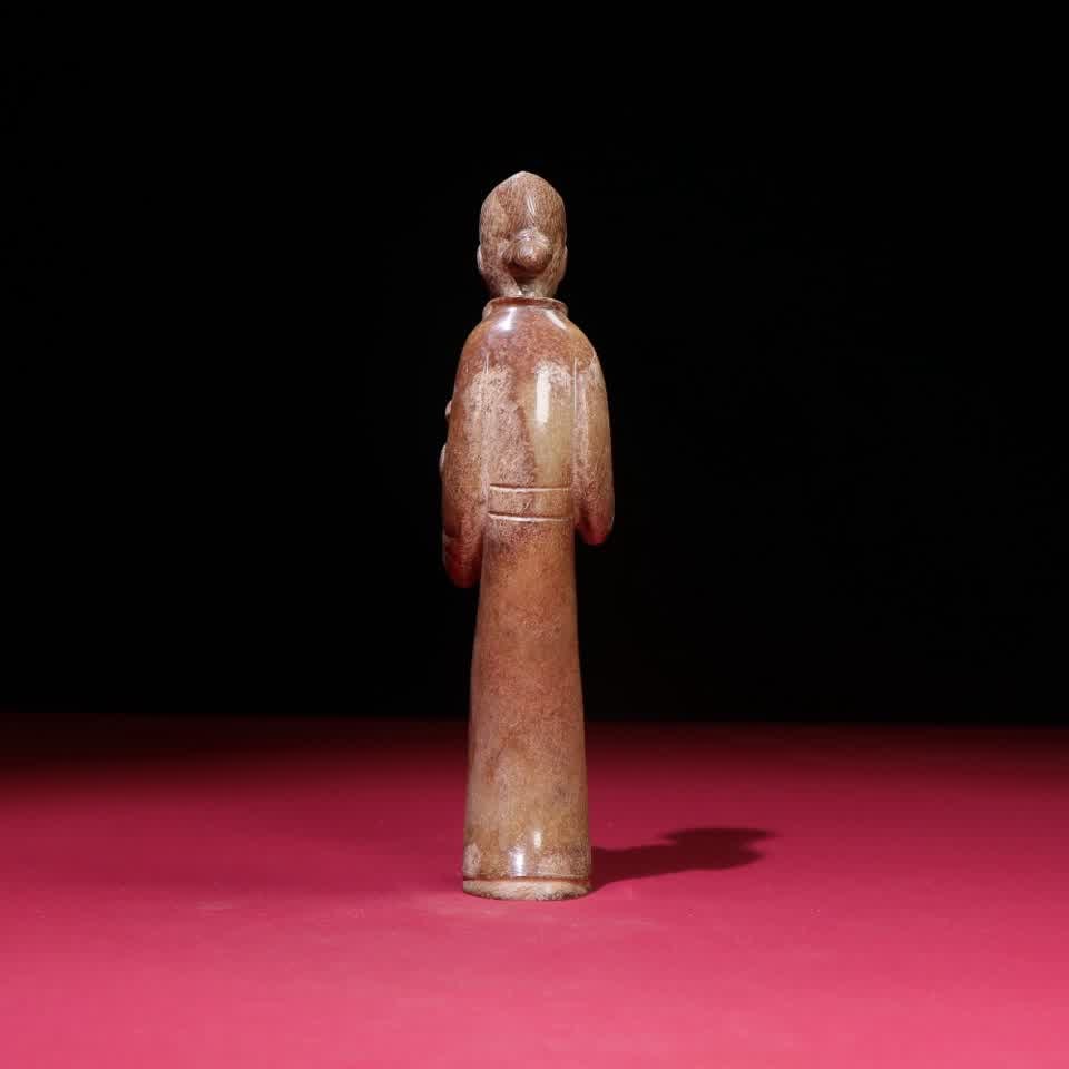 A Han Dynasty jade bird tamer - 6