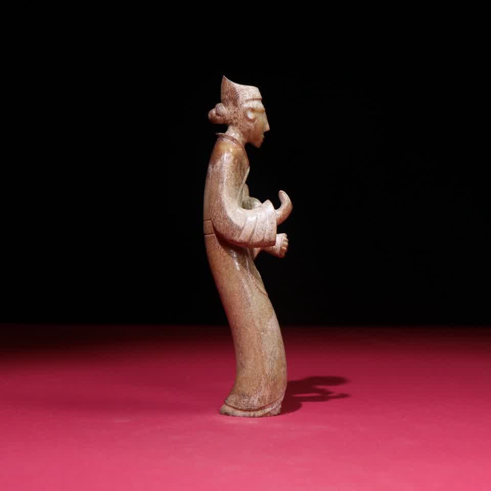 A Han Dynasty jade bird tamer - 7