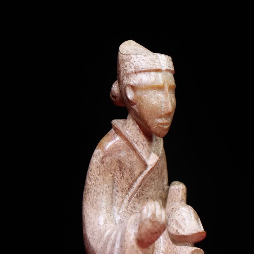 A Han Dynasty jade bird tamer - 8