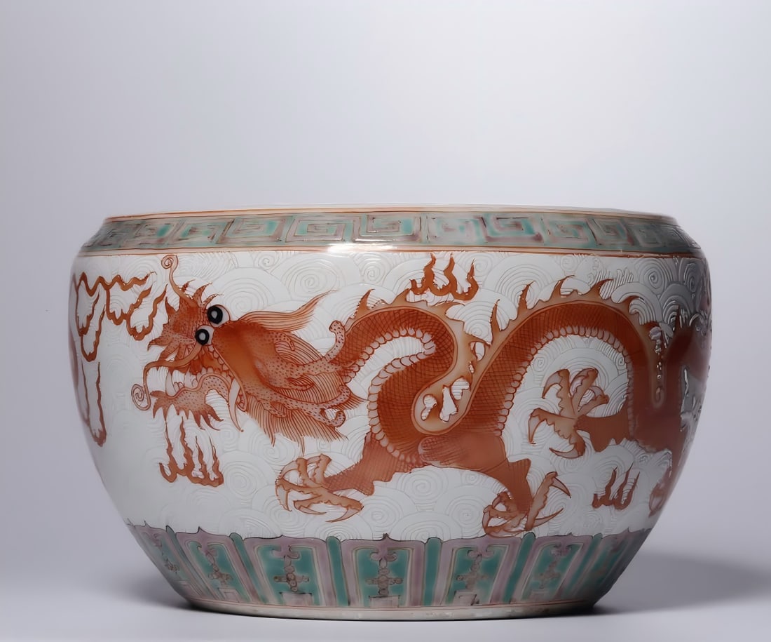A pastel seawater dragon pattern wash made in the Guangxu era of the Qing Dynasty: The pastel seawater dragon pattern wash made in the Guangxu year of the Qing Dynasty washed the mouth, bulging belly, and circle the feet. The outer wall is painted with pastel seawater double dragon