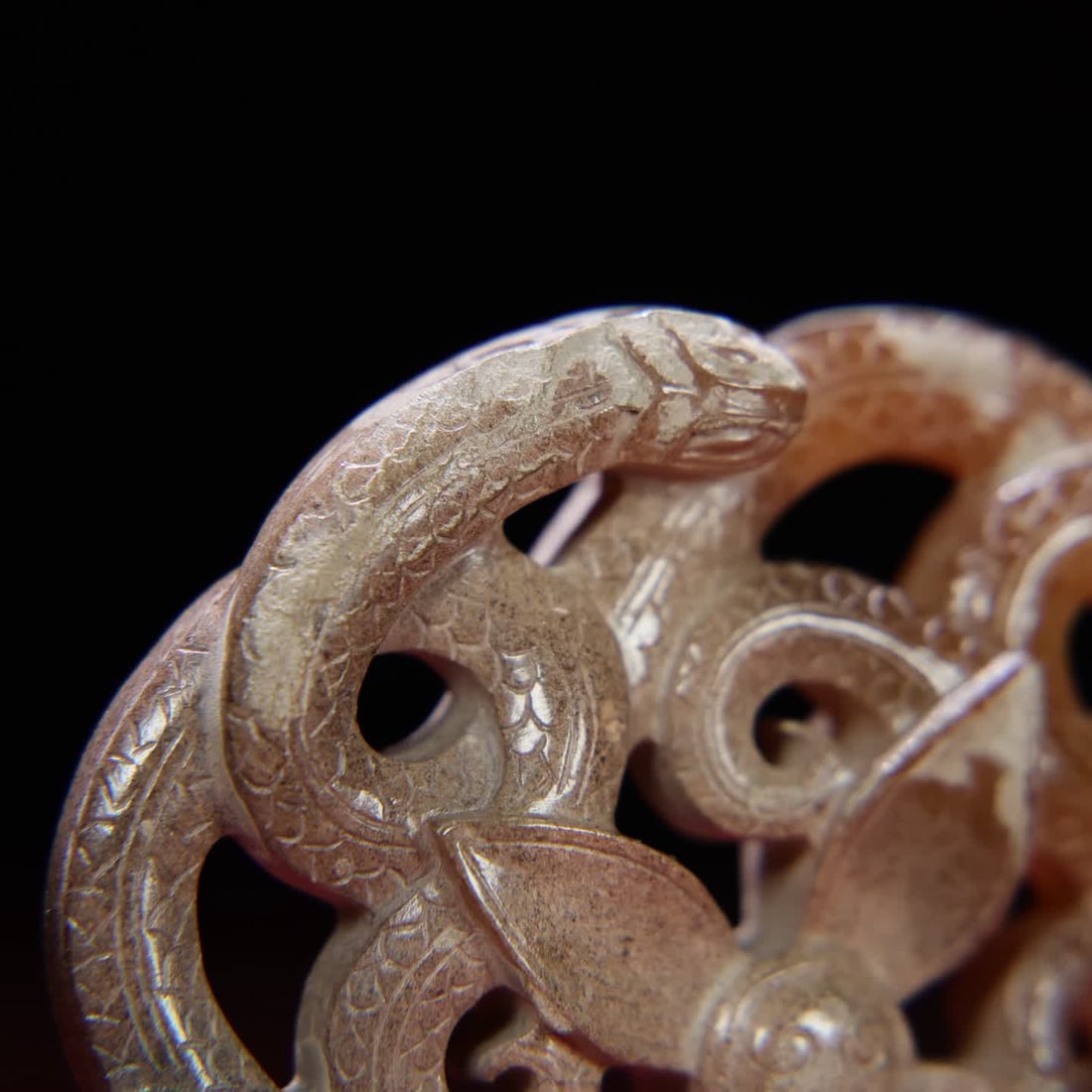 A Han Dynasty jade snake pattern hollow pendant - 3