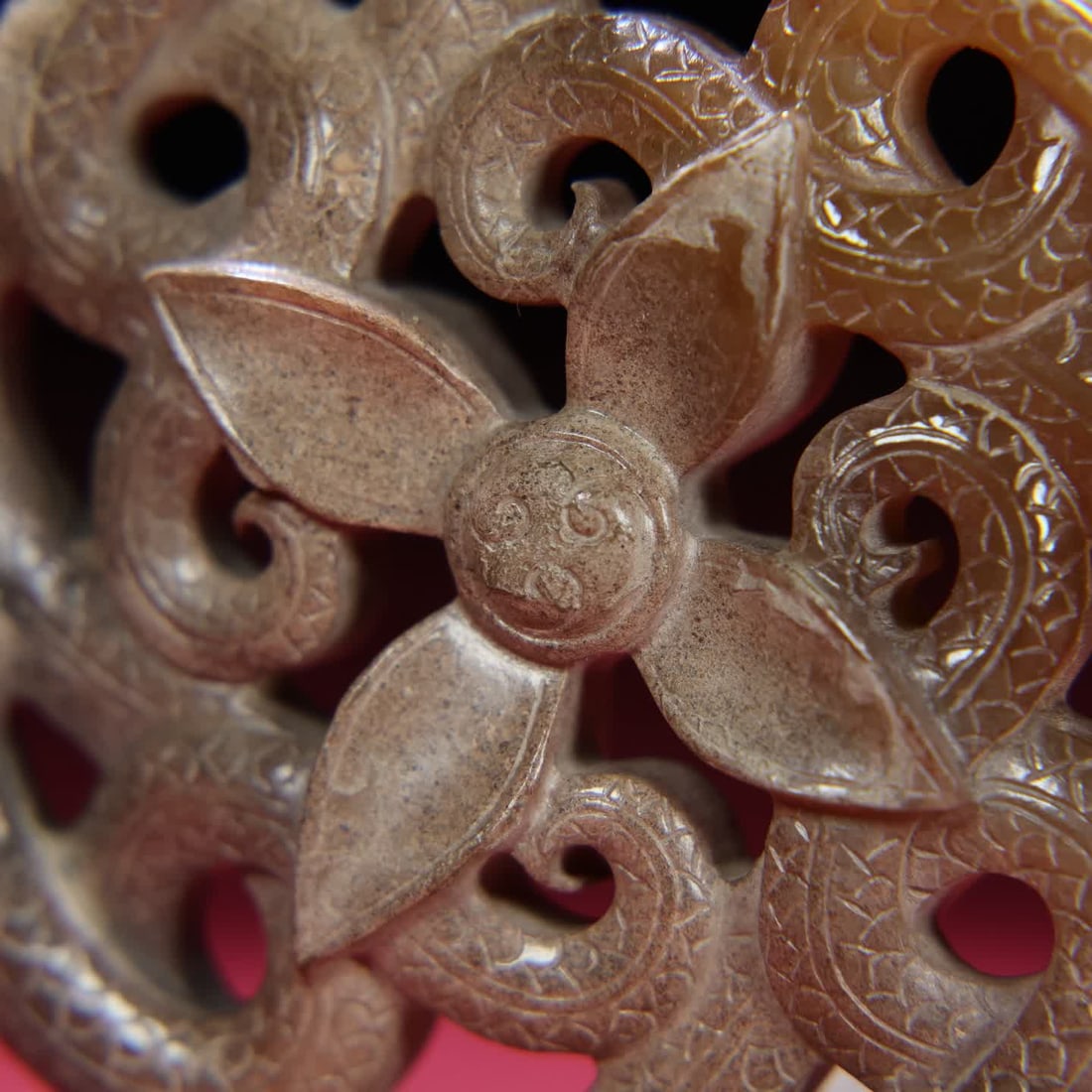 A Han Dynasty jade snake pattern hollow pendant - 4
