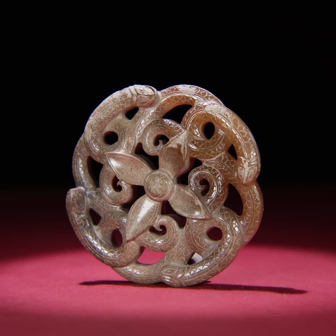 A Han Dynasty jade snake pattern hollow pendant - 6