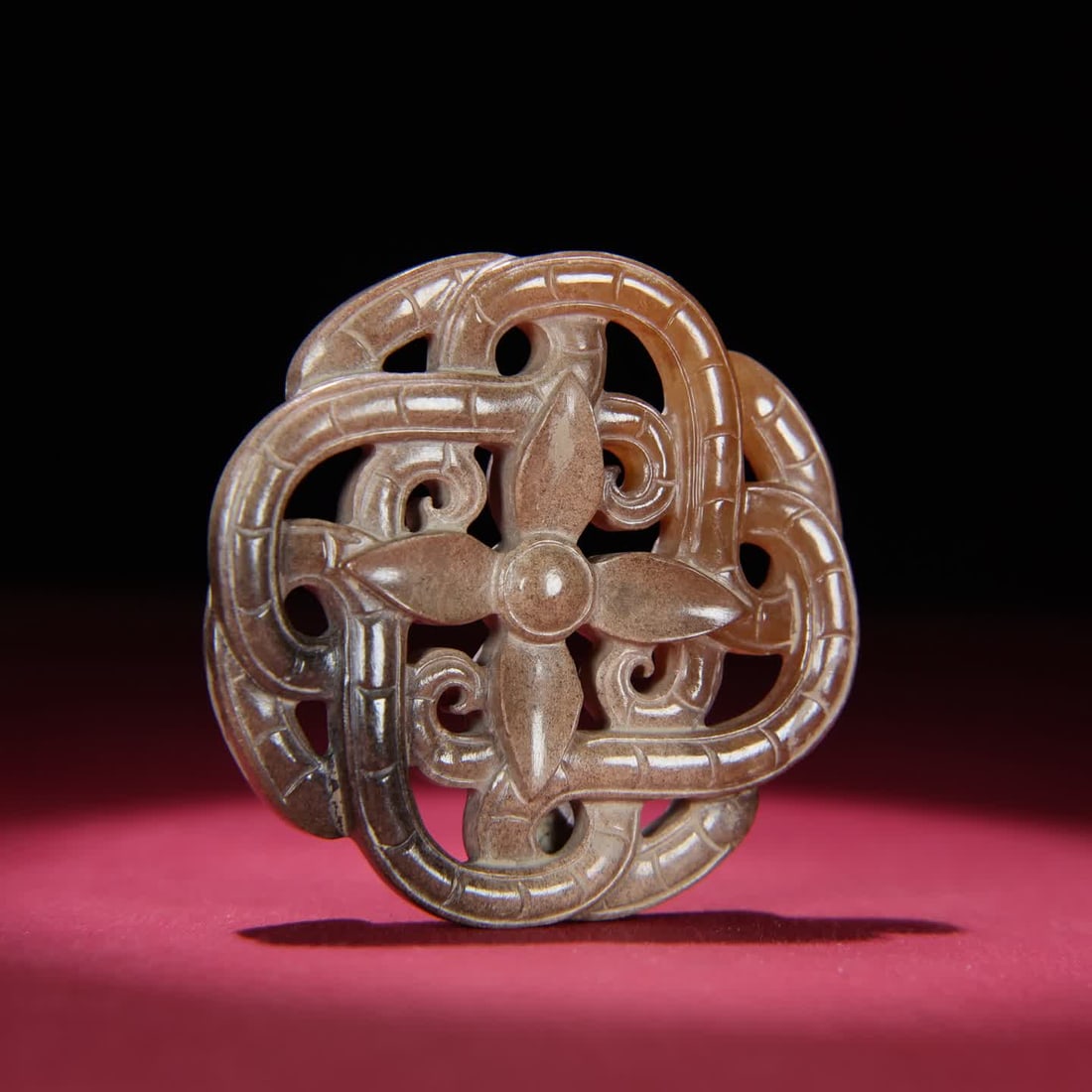 A Han Dynasty jade snake pattern hollow pendant - 8