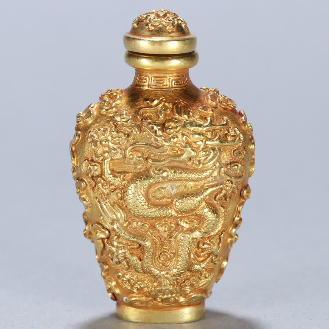 A solid gold dragon pattern snuff bottle - 2