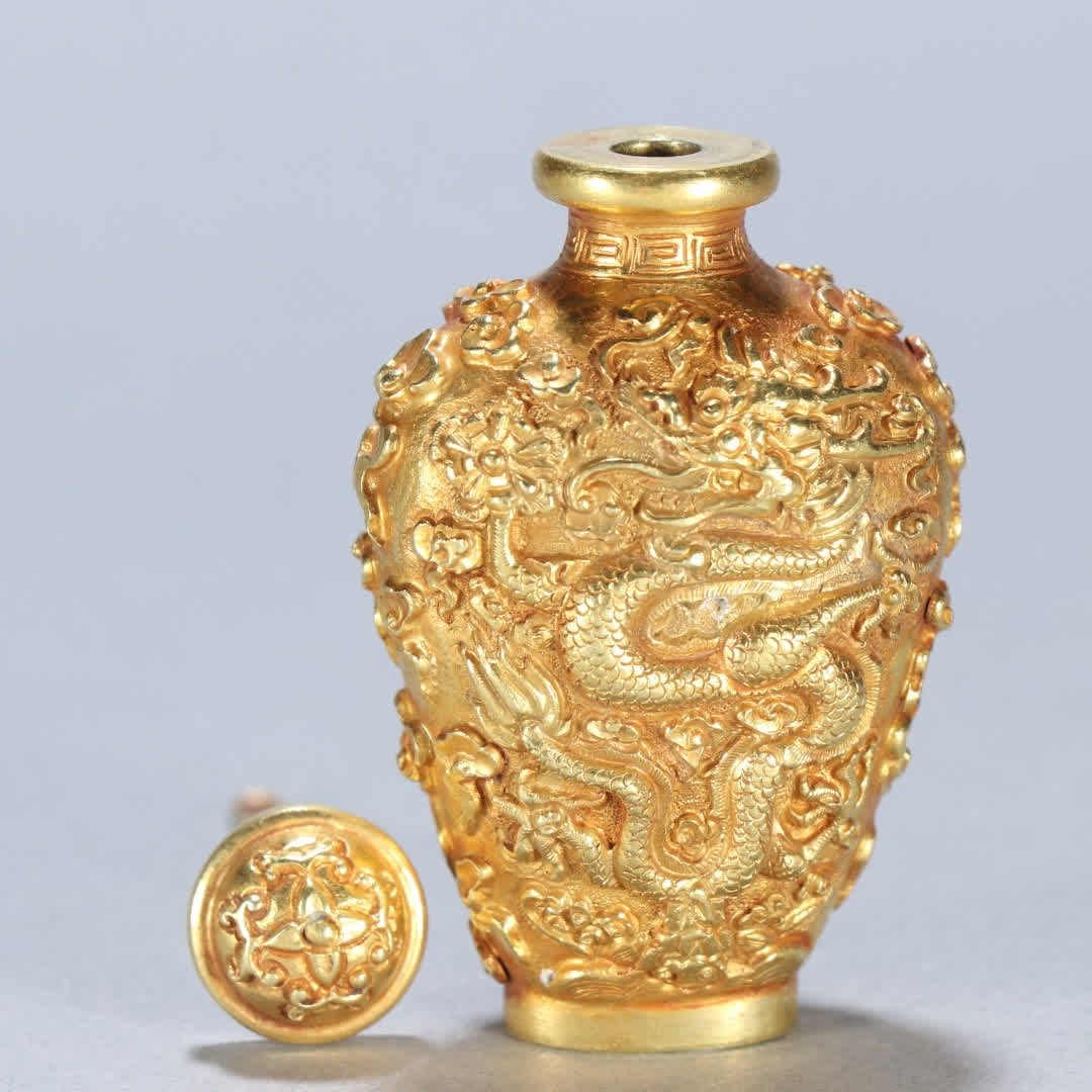 A solid gold dragon pattern snuff bottle - 3