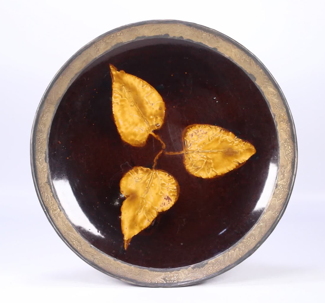 A piece of Song Dynasty Jizhou kiln bag silver-edged wood leaf plate: Chuxiu Palace Collection Song Dynasty Jizhou kiln bag silver-edged wood leaf plate SIZE: 35x5.5cm (The Dimensions Of All Batches Are Manually Measured.If You Need More Detailed Information, Please Con