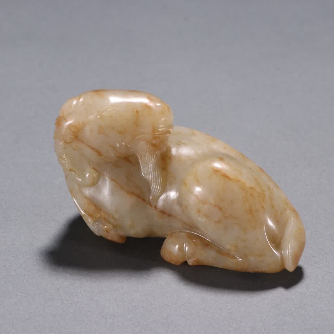 A Qing Dynasty Xinjiang Hetian jade sheep ornament: Qing Dynasty Xinjiang Hetian jade sheep ornament SIZE: H:5.65cm W:9cm W:366g (The Dimensions Of All Batches Are Manually Measured.If You Need More Detailed Information, Please Contact Our Customer Ser