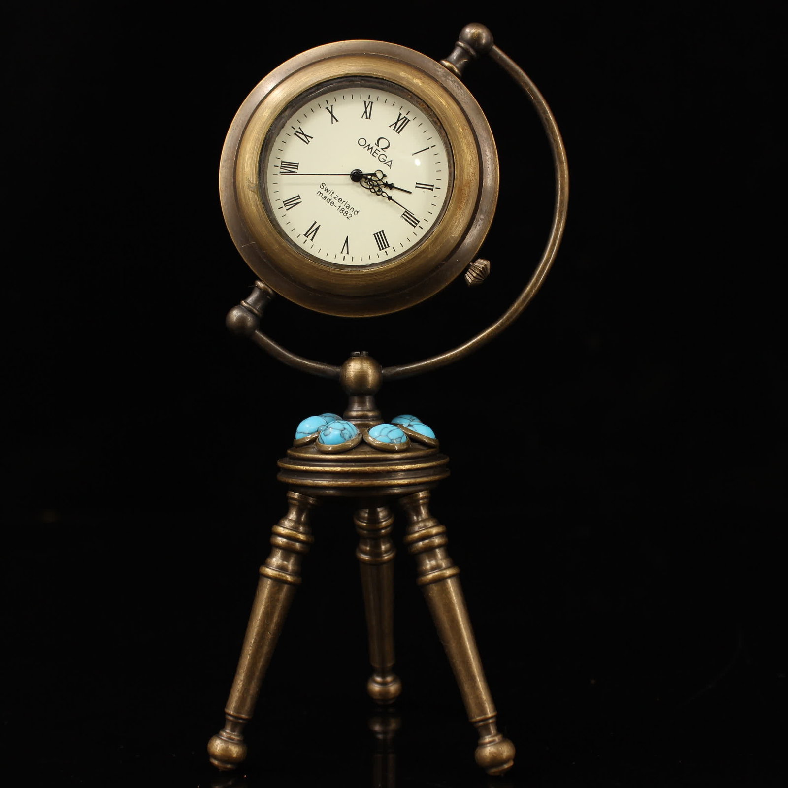 An old bronze mechanical clock in the late Qing Dynasty: Late Qing bronze mechanical old clocks SIZE: W:280g H:16cm W:8cm (The Dimensions Of All Batches Are Manually Measured.If You Need More Detailed Information, Please Contact Our Customer Service Before